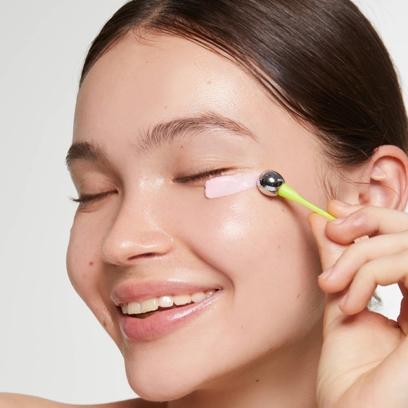 I Dew Care Glow-Key Brightening Vitamin C Eye Cream + De-Puffing Applicator NWB - Picture 3 of 8